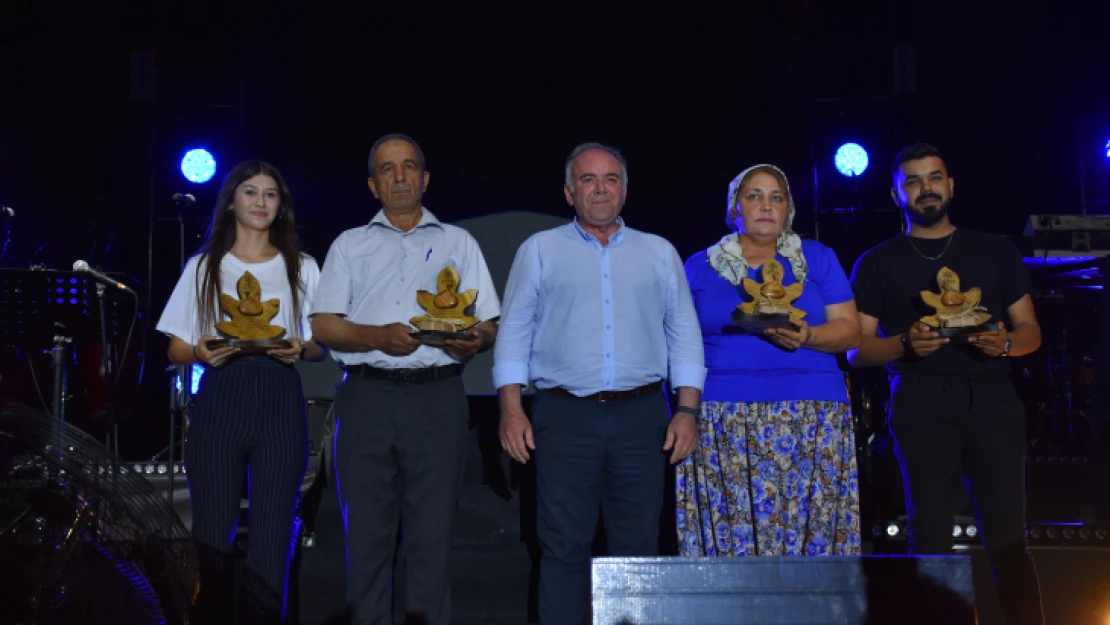 İncir festivali coşkuyla başladı, İrem Derici Germencik'i salladı