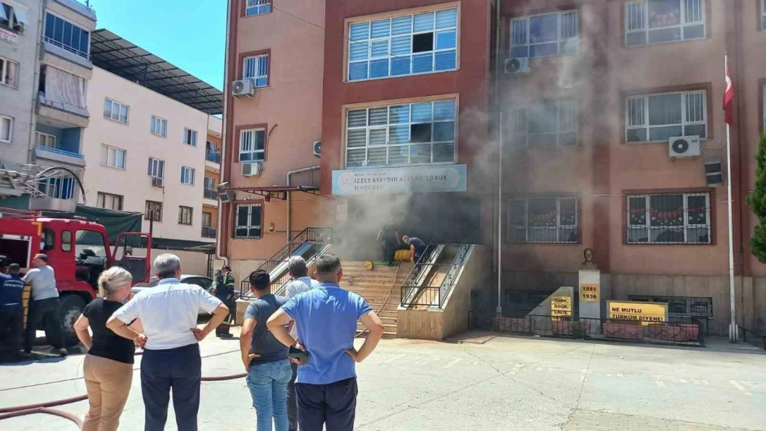 İncirliova'da bir okulun zemin katında yangın çıktı