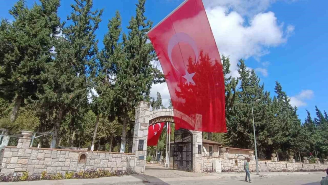 İsrail'in katlettiği Ayşenur'un cenaze töreni için mezarlıkta hazırlıklar tamamlandı