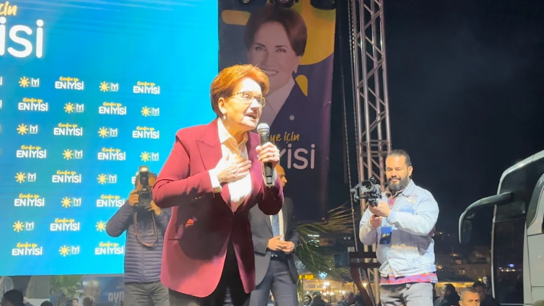 İYİ Parti Genel Başkanı Akşener Kuşadası'nda vatandaşlara hitap etti