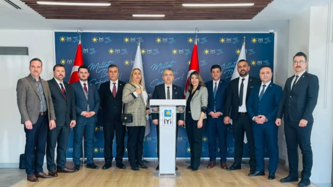 İYİ Parti listesini genel merkeze sundu