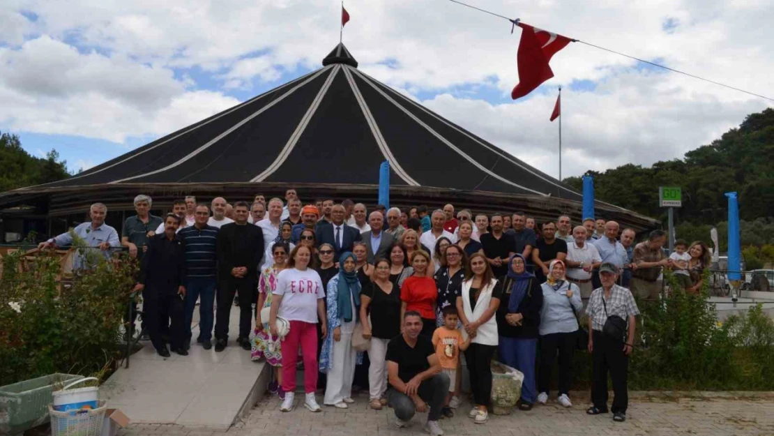 İzmir'deki Aydınlılar 'Keşkek' gününde bir araya geldi