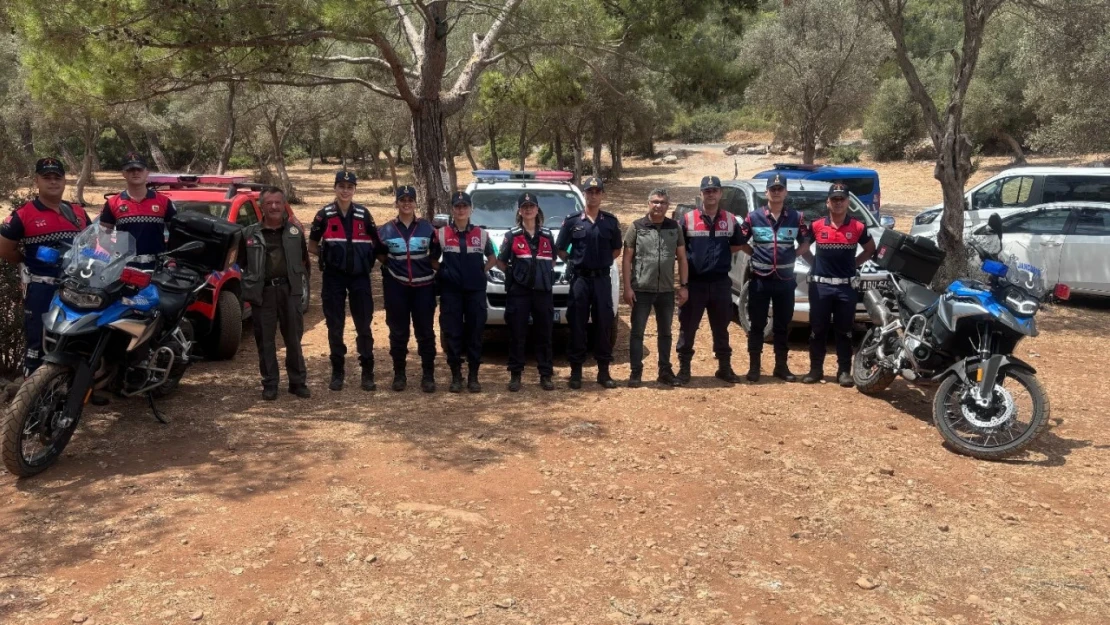 Jandarma atık camları topladı, farkındalık oluşturdu