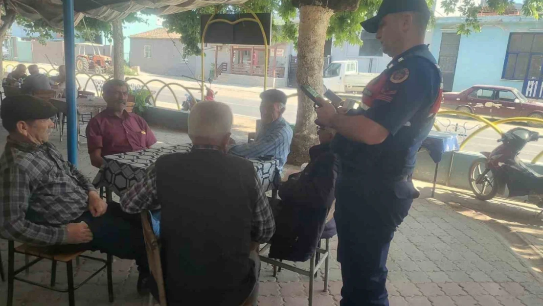 Jandarma Efeler'de denetimlerine devam ediyor