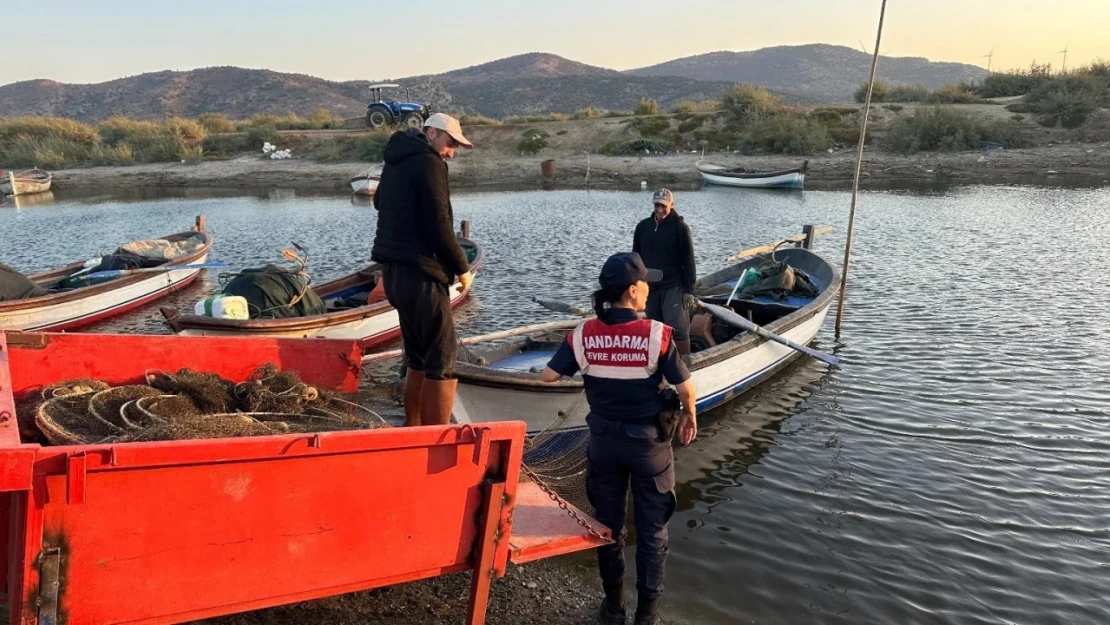 Jandarma ekipleri Bafa Gölü'nde yasadışı avcılığa geçit vermiyor