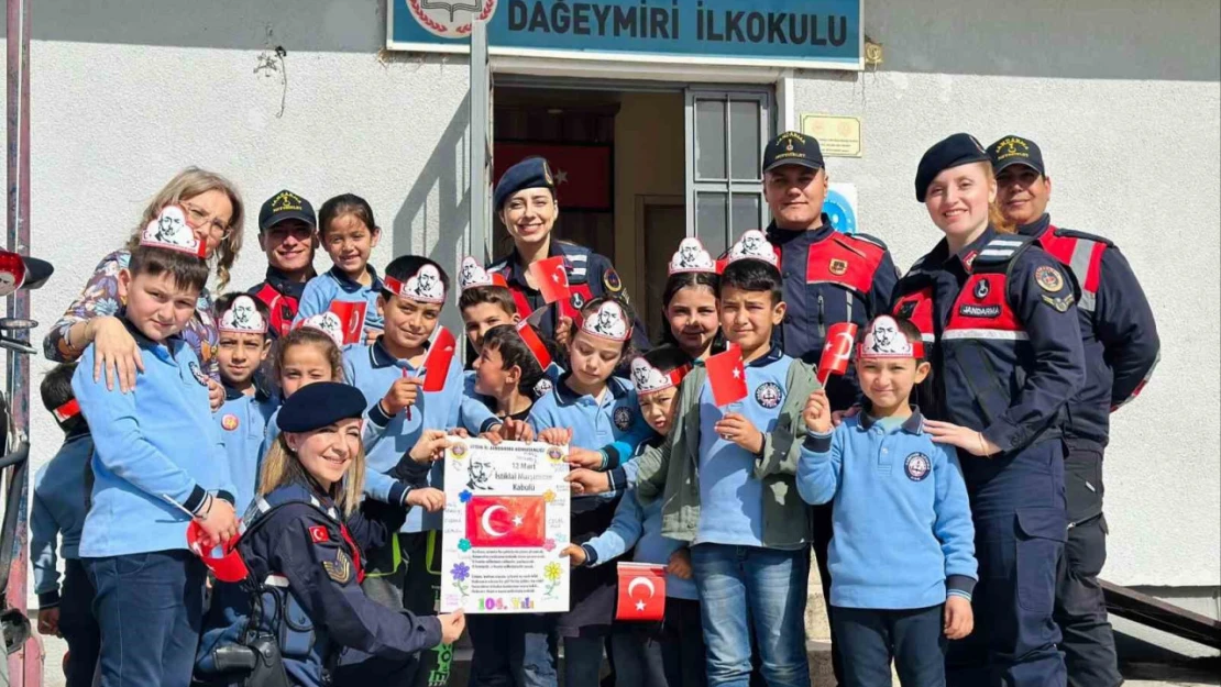 Jandarma ilkokul öğrencileri ile bir araya geldi