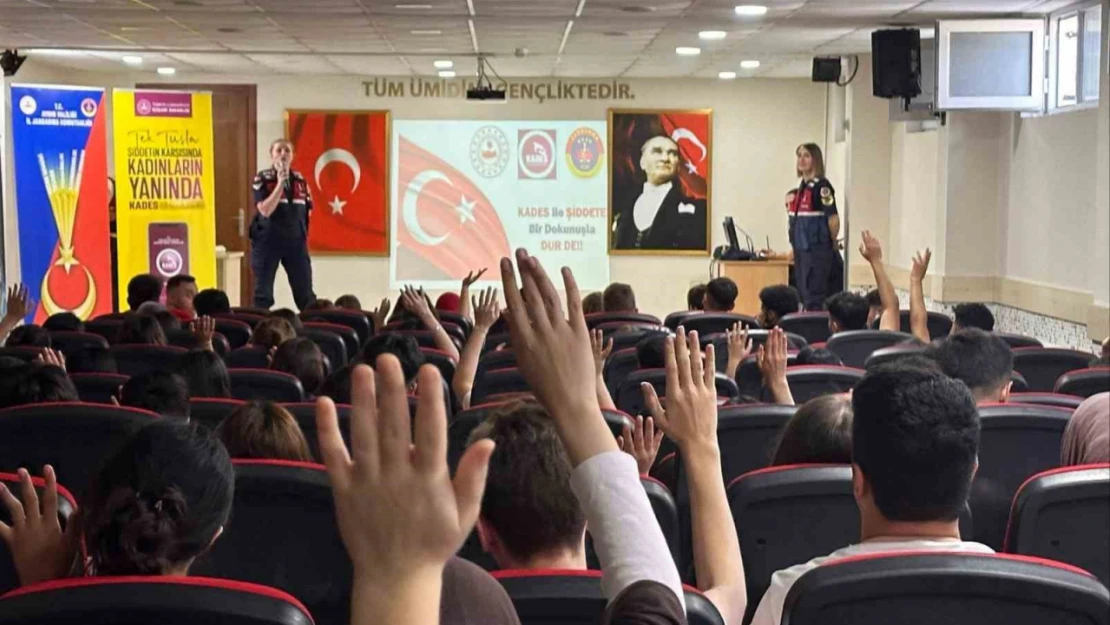 Jandarma liseli gençleri bilgilendirdi