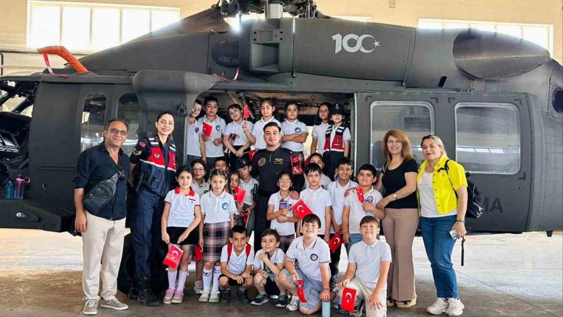 Jandarma, minik öğrencileri ağırladı