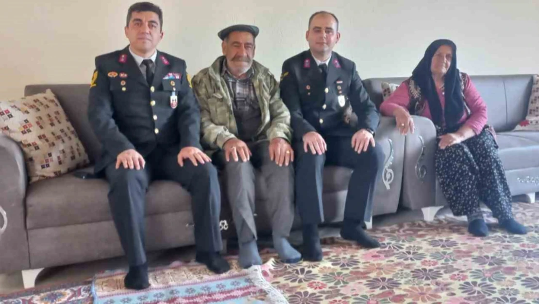 Jandarma şehit ailelerini yalnız bırakmıyor