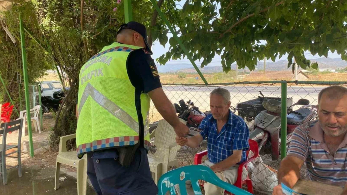 Jandarma traktör sürücülerini bilgilendirdi