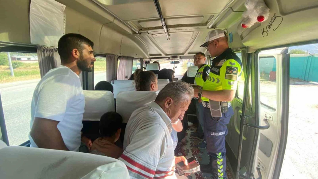 Jandarma yollarda sivil denetimde