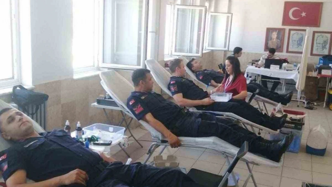 Jandarmadan Kızılay'a kan bağışı desteği