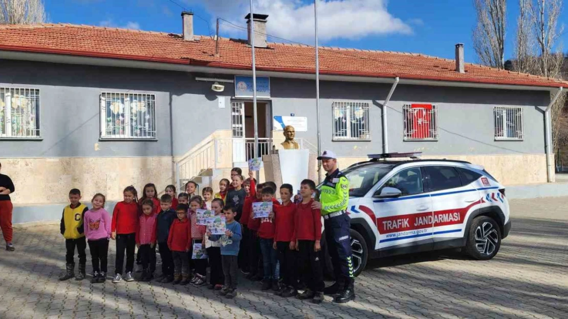 Jandarmadan öğrencilere trafik eğitimi