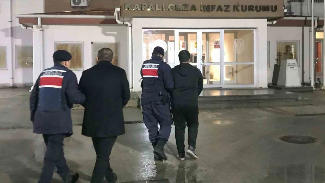 Jandarmanın 3 aylık takibi sonunda 2 göçmen kaçakçısı yakalandı