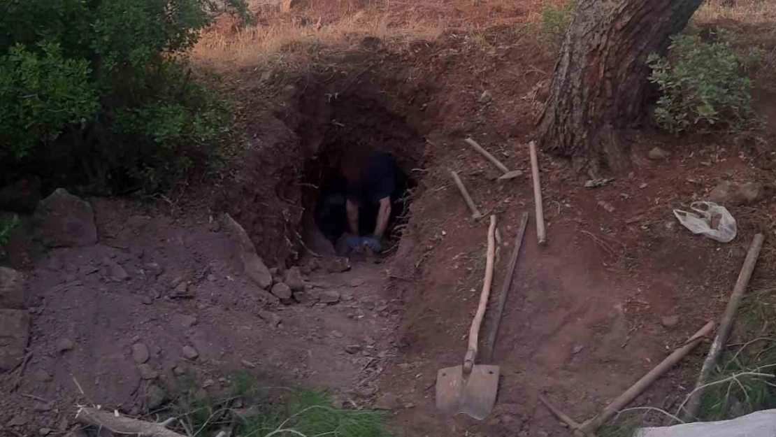 Kaçak kazı yaparken suçüstü yakalandılar