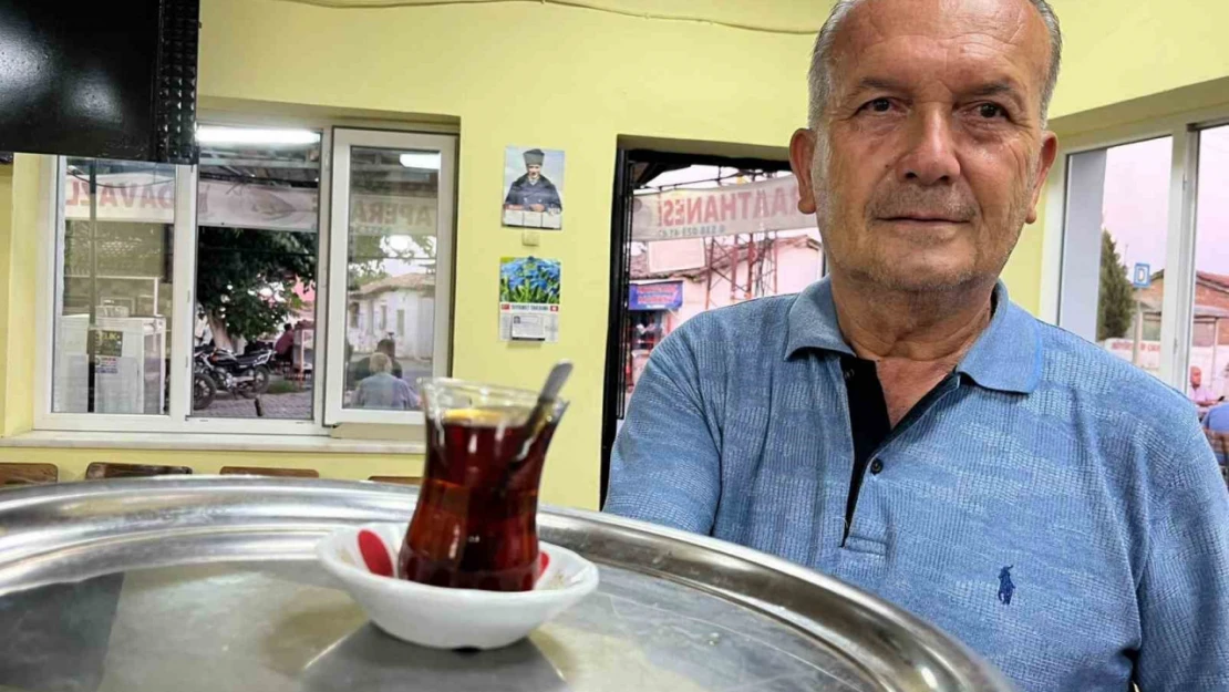 Kahvehane sahiplerinin rekabeti müşteriye yaradı