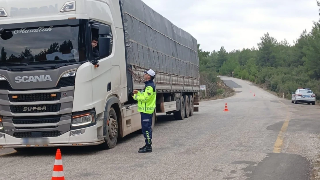 Karacasu'da ağır tonajlı araçlar denetlendi