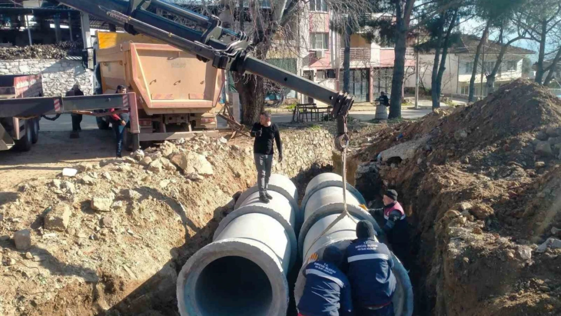 Karacasu'da beton büzler yer altına indirildi