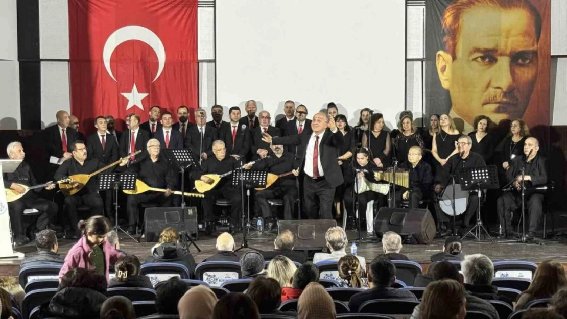 Karacasu'da Büyükşehir'den halk müziği konseri