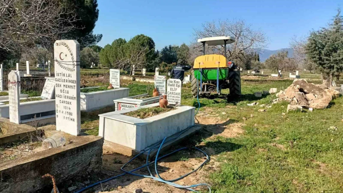 Karacasu'da mezarlar temizlendi