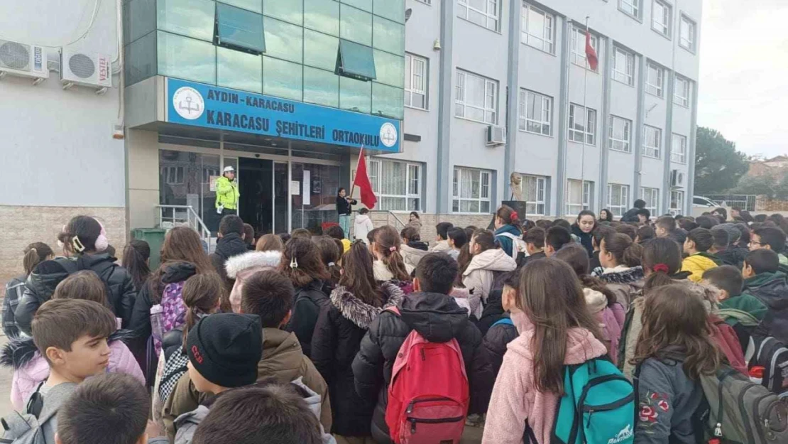 Karacasu'da öğrencilere trafik güvenliği eğitimi