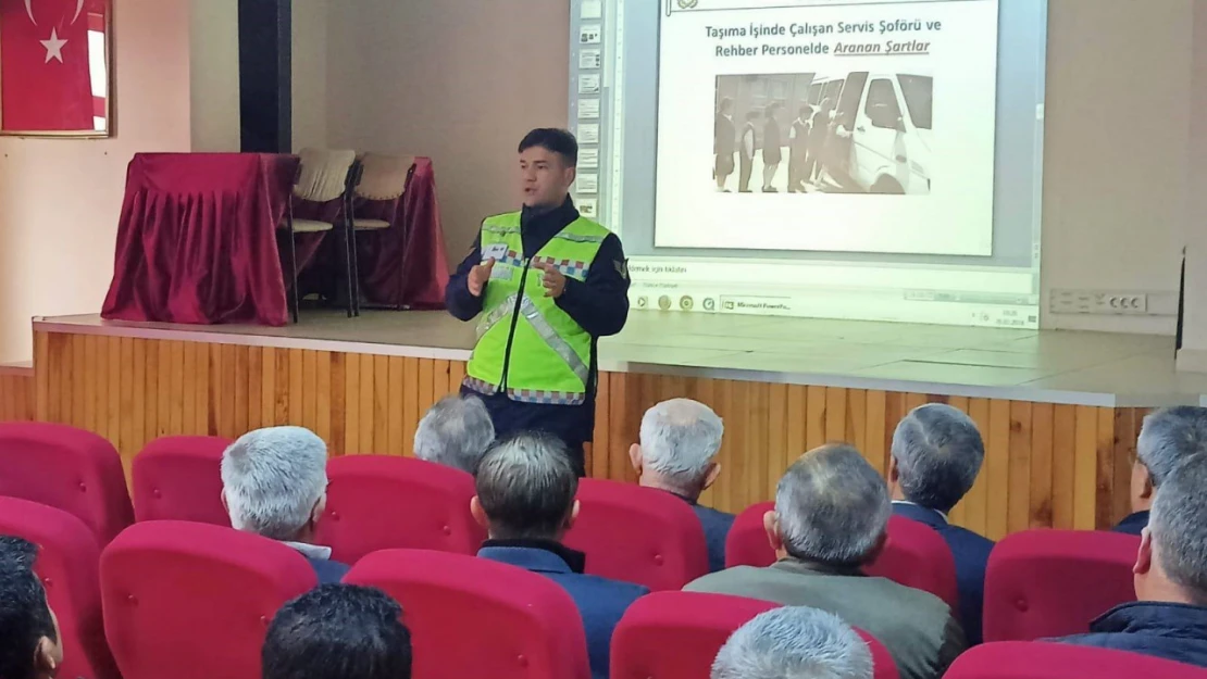 Karacasu'da okul servis şoförleri ve rehber personeller bilgilendirildi