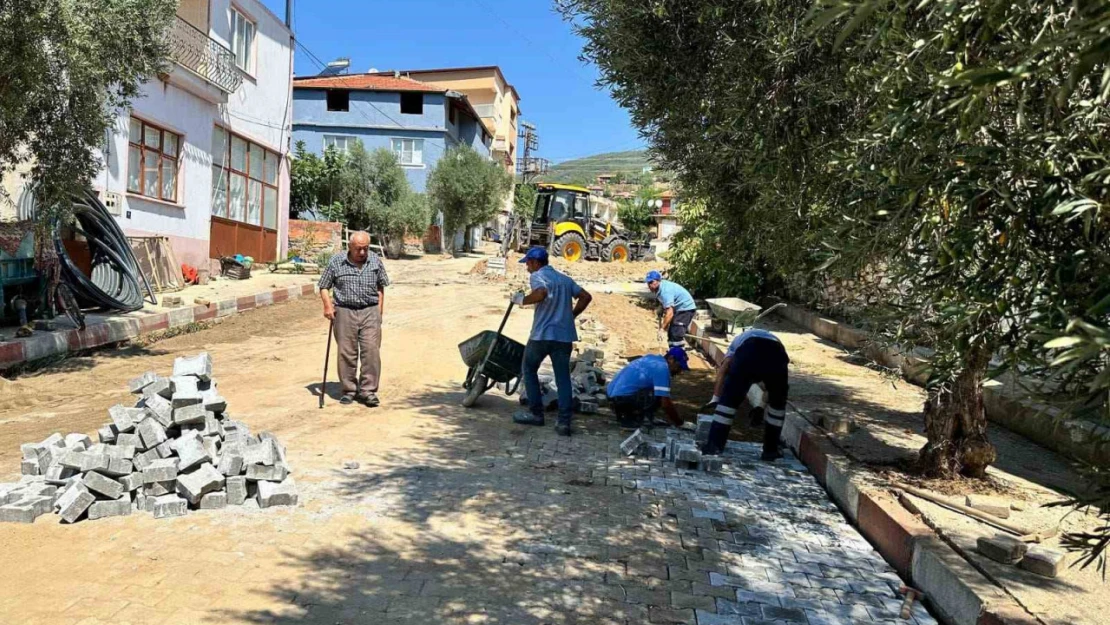 Karacasu'da selden hasar gören yollar yenileniyor