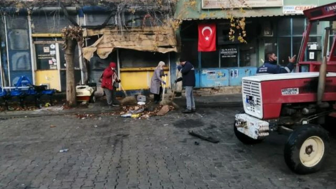 Karacasu'da vatandaş evde, belediye görevde
