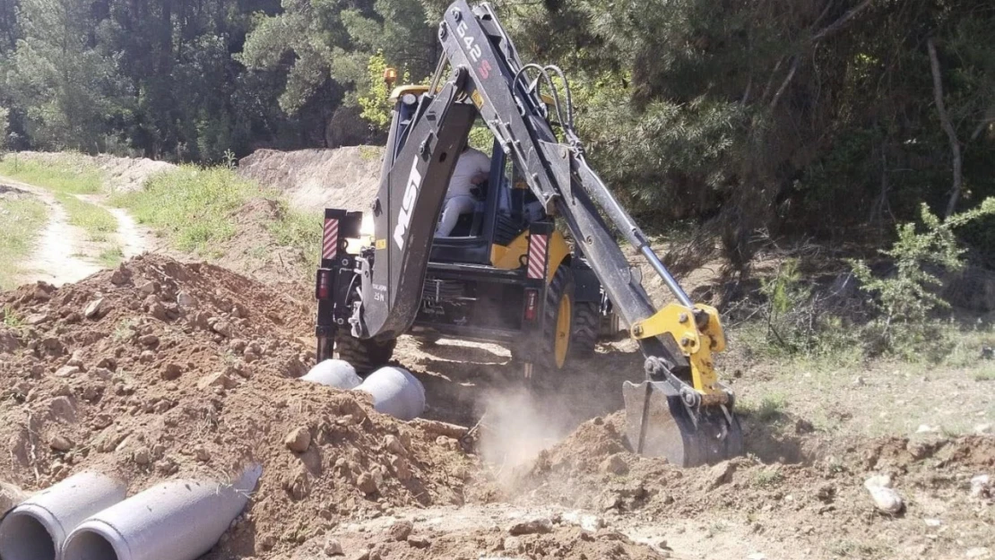Karacasu'da yağmur suyu tahliye hattı güçleniyor