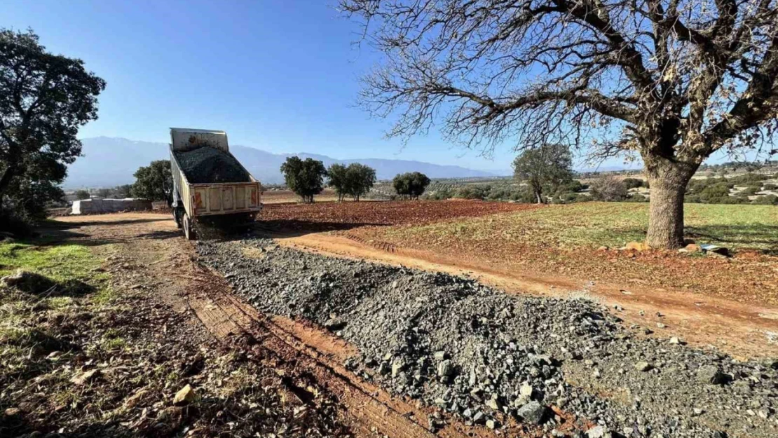 Karacasu'da yol çalışmaları devam ediyor