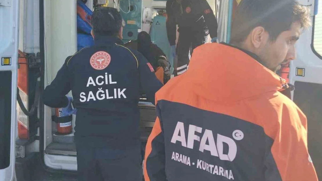 Kayalıklarda mahsur kalan balıkçı AFAD ekiplerince kurtarıldı