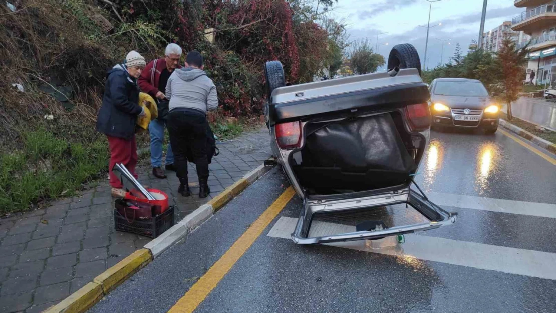 Kediye çarpmamak için manevra yaptığı otomobiliyle takla attı