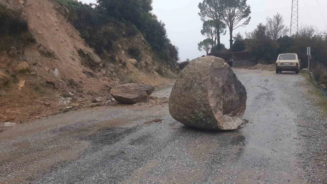 Koçarlı'da aşırı yağışlarla ulaşıma kapanan yol açıldı