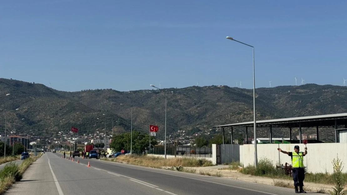Koçarlı'da jandarmadan huzur denetimi: Araçlar ve şahıslar tek tek sorgulandı