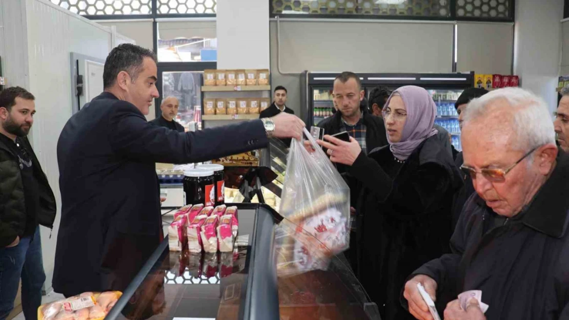 Koçarlı Market ilk günden yoğun ilgi gördü