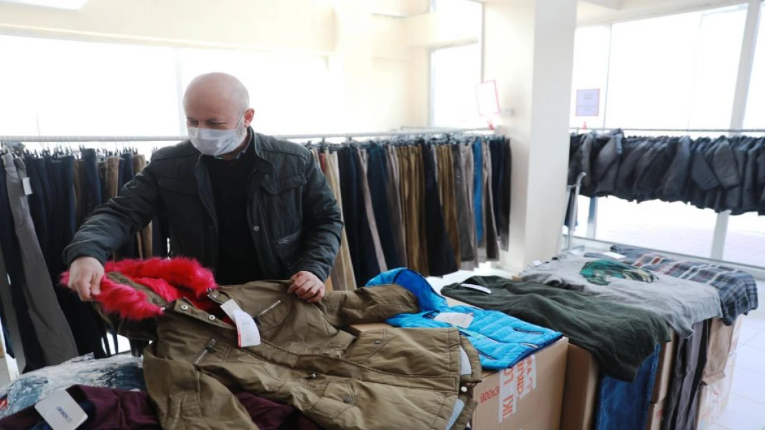 Kocasinan'da ihtiyaç sahiplerine kışlık kıyafet