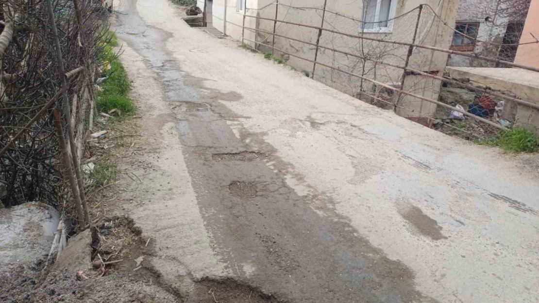 Köşk Başçayır Mahallesi'ndeki köprü tehlike saçıyor
