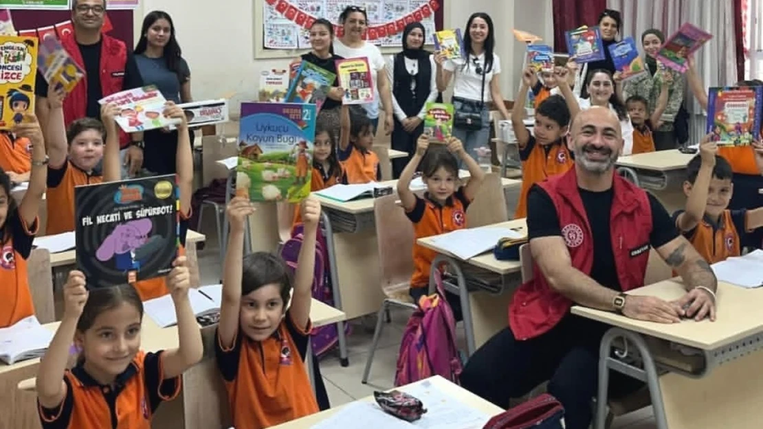 Köşk MYO öğrencileri 100. Yıl Atatürk İlkokulu'na kitap bağışında bulundu