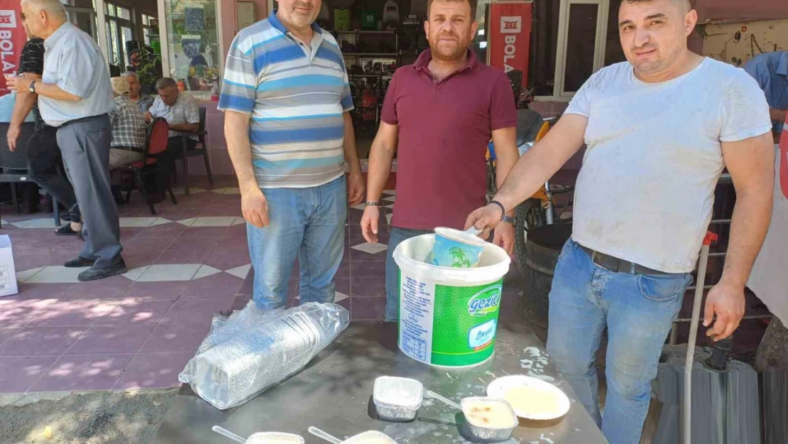 Köşk'te esnaflardan aşure hayrı