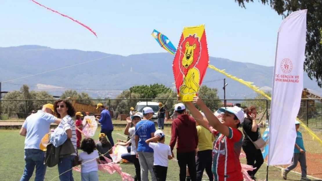 Köşk'teki uçurtma şenliğinde çocuklar doyasıya eğlendi