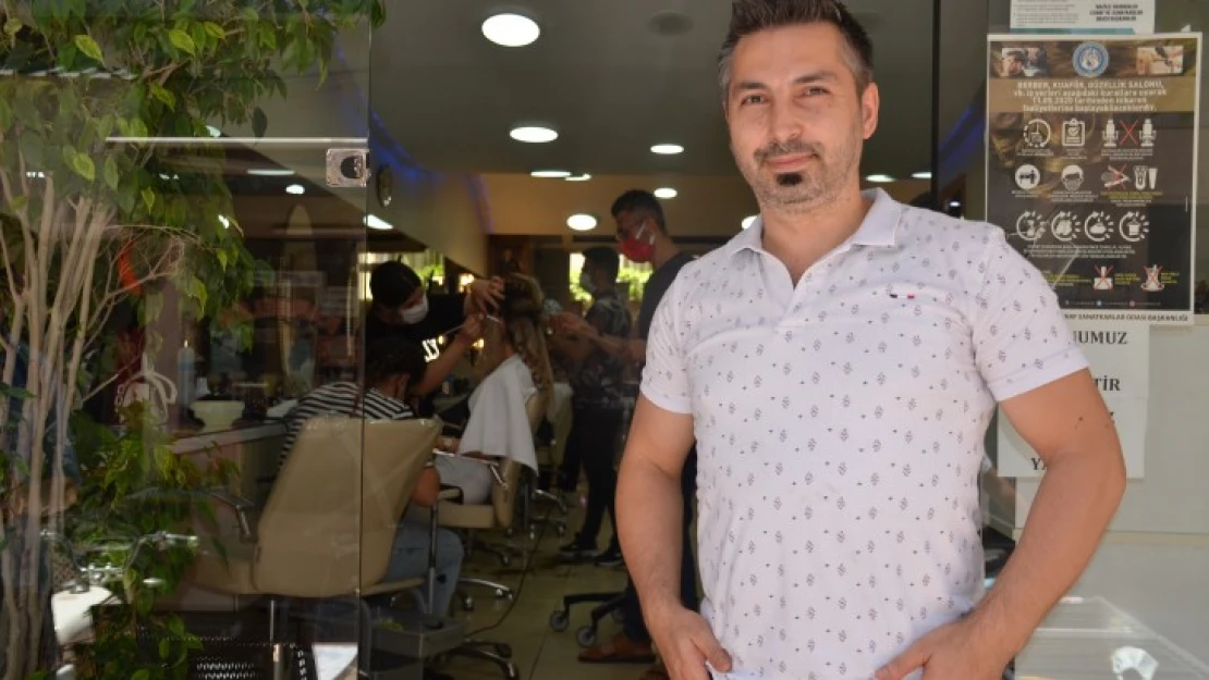 Kuaför Özay, final için oy istiyor