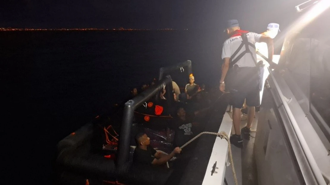 Kuşadası  açıklarında 21 düzensiz göçmen kurtarıldı