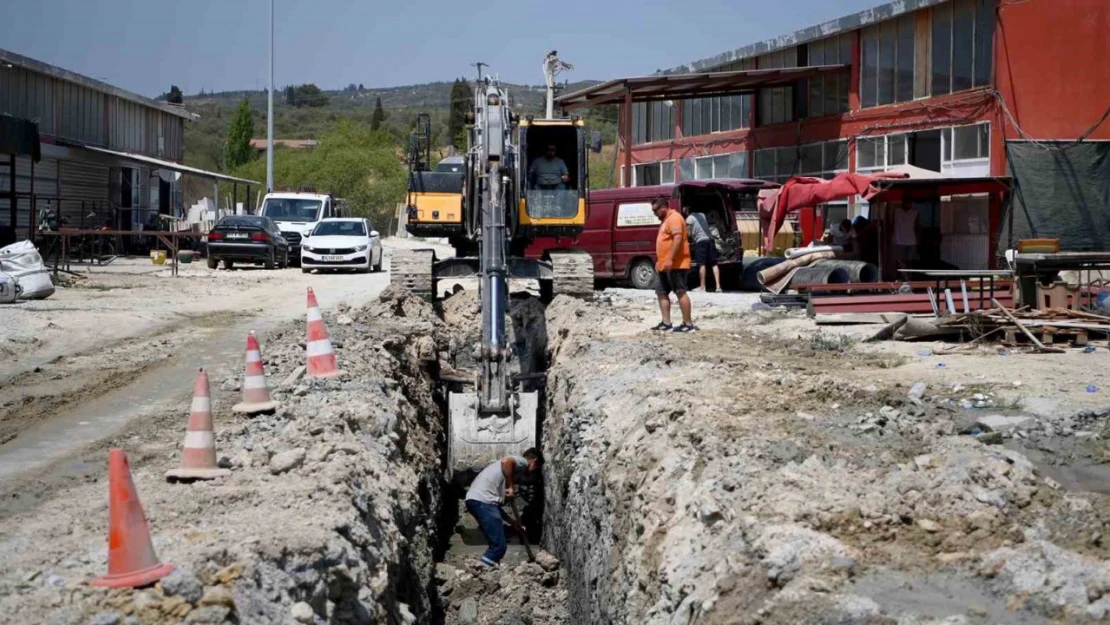 Kuşadası Ağaç İşleri Sanayi Sitesi'nde alt ve üstyapı çalışmaları sürüyor