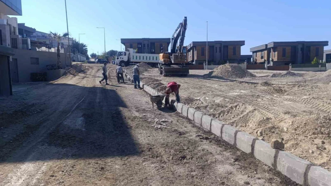 Kuşadası Belediyesi kente yeni yollar kazandırmak için kesintisiz çalışıyor