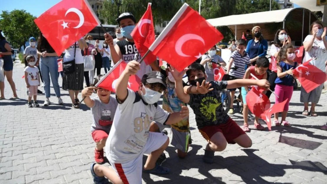 Kuşadası Belediyesi'nden bayram coşkusuna destek