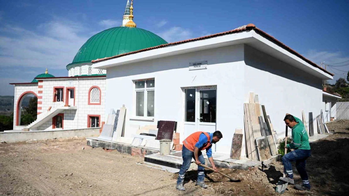 Kuşadası Belediyesi'nden camilerde çevre ve peyzaj düzenlemesi