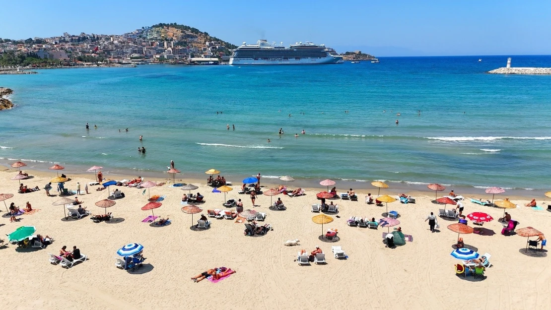 Kuşadası Belediyesi'nden plajlarda 5 yıldızlı tatil konforu