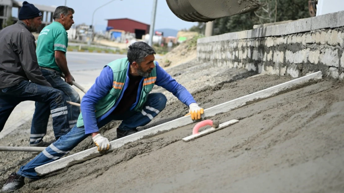 Kuşadası Belediyesi'nden Yaylaköy'de peyzaj çalışması