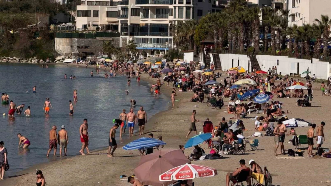 Kuşadası'na yaz geldi, plajlar doldu