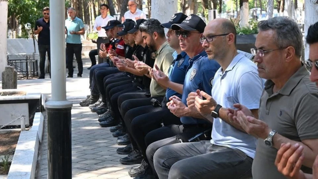 Kuşadası'nda 15 Temmuz ruhu yaşatılıyor